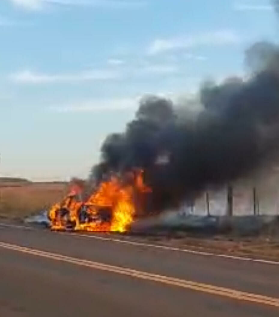 Imagem de compartilhamento para o artigo Veículo Monza Incendeia na Rodovia MS-135 Próximo ao Rio da Baús, em Costa Rica da MS Todo dia